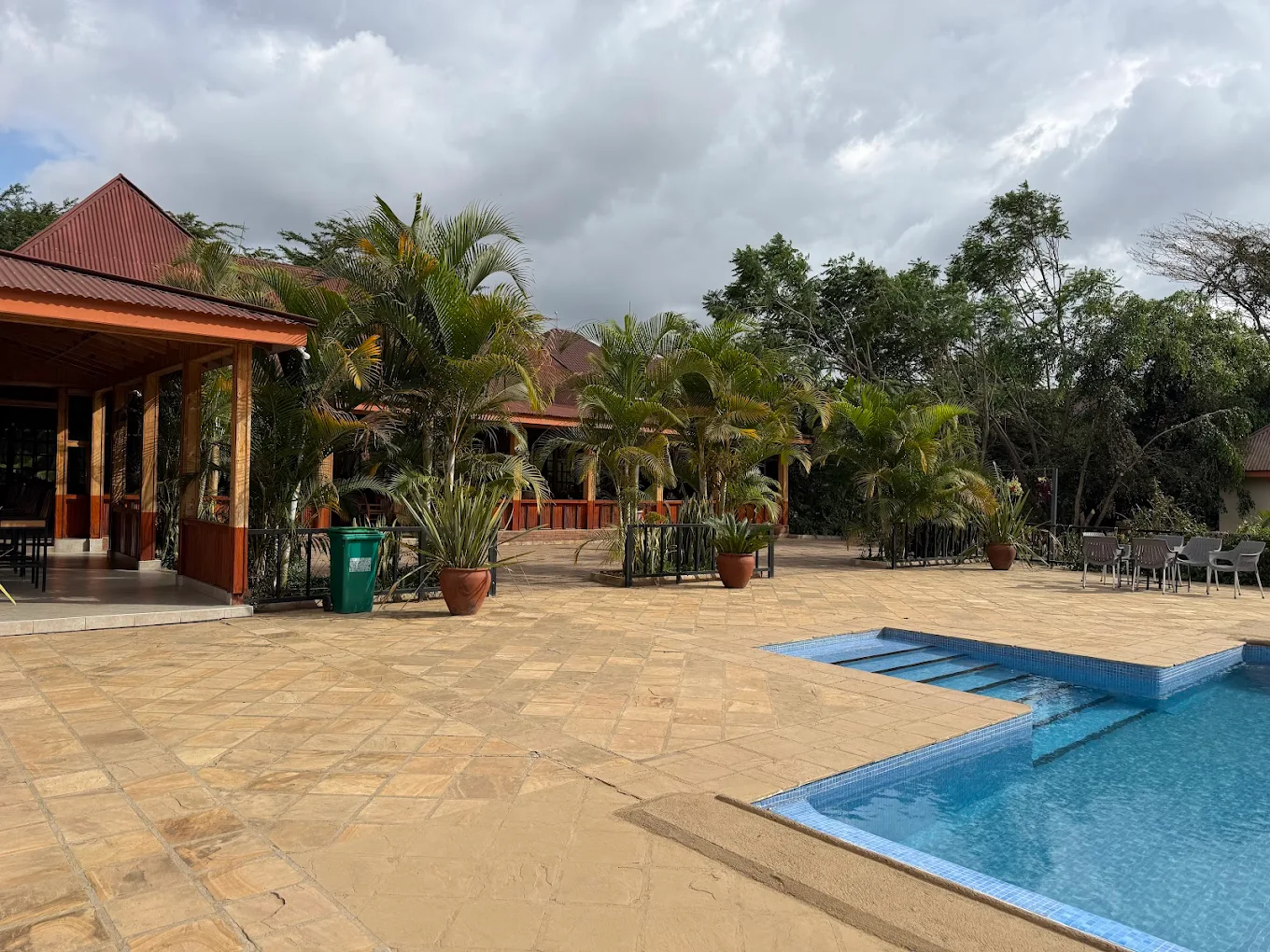 Pazuri Inn 2