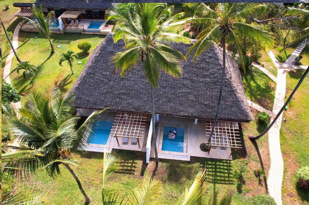 Bluebay Beach Resort 4