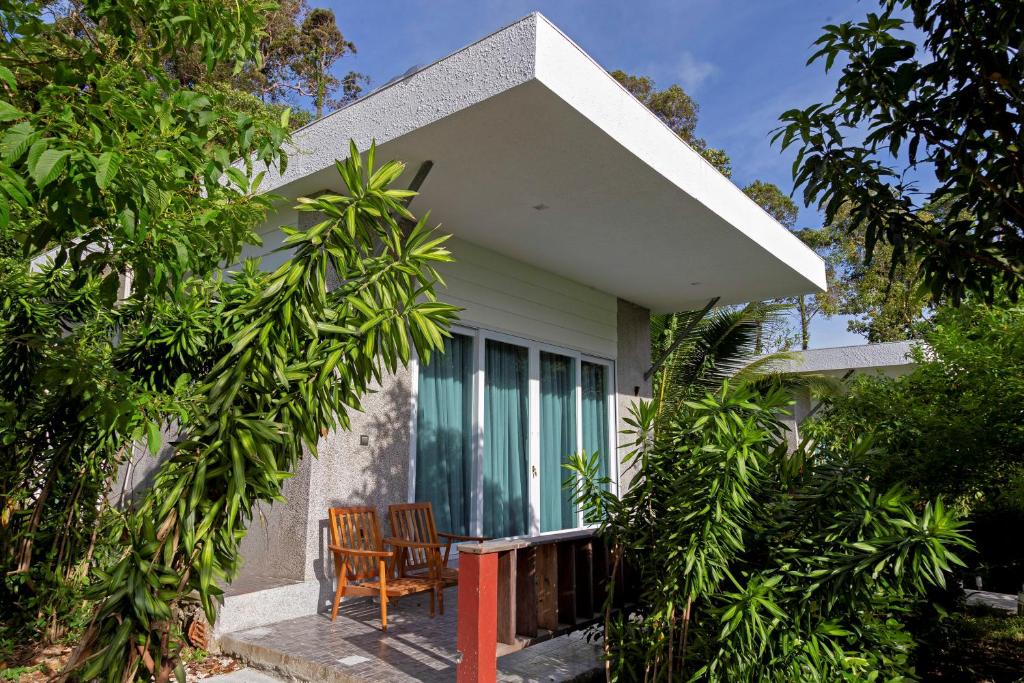 Pearl Beach Resort & Spa 4