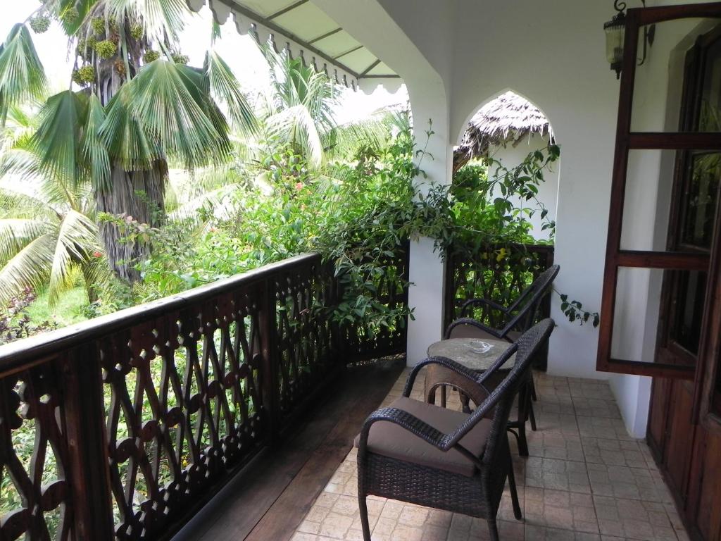LangiLangi Beach Bungalows 4