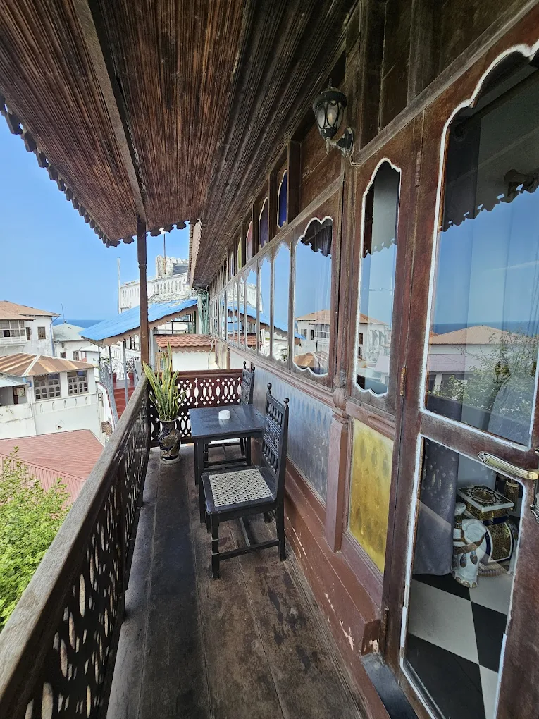 Dhow Palace Hotel 5